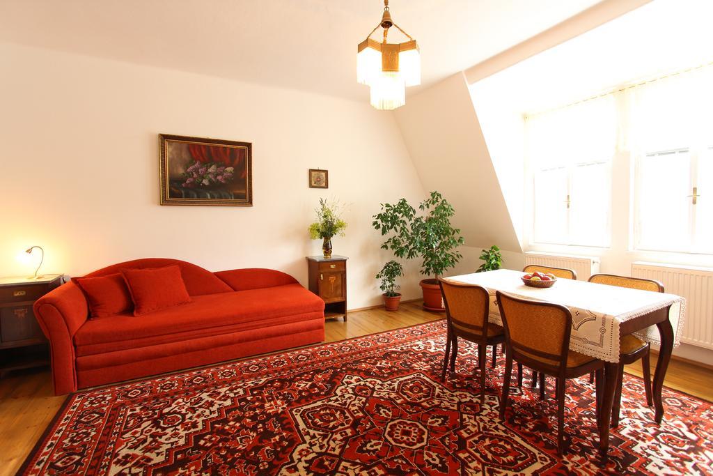 Penzion Jelen Vranov Nad Dyji Room photo