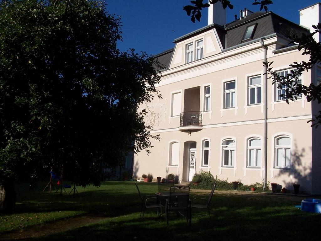 Penzion Jelen Vranov Nad Dyji Exterior photo